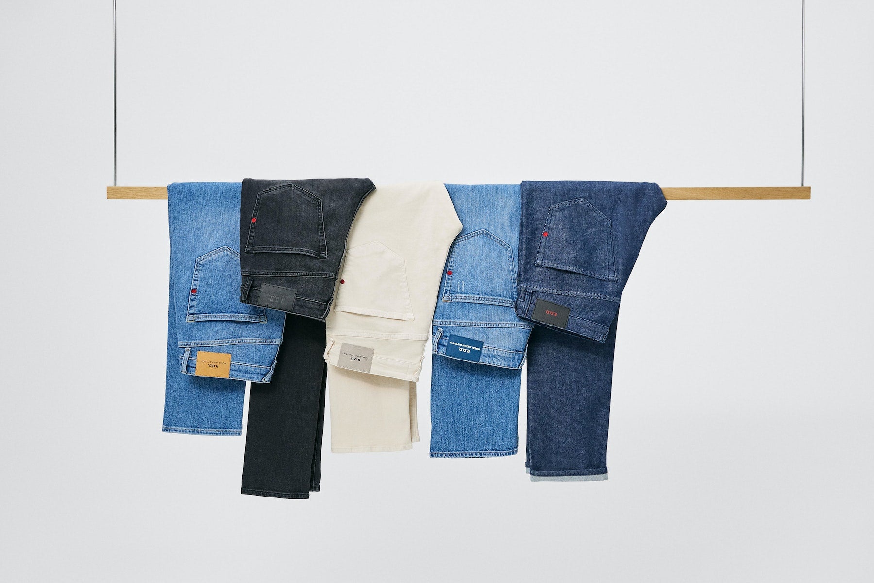 Cómo elegir el jean perfecto: Guía práctica para hombres y mujeres según su estilo y tipo de cuerpo 👖✨