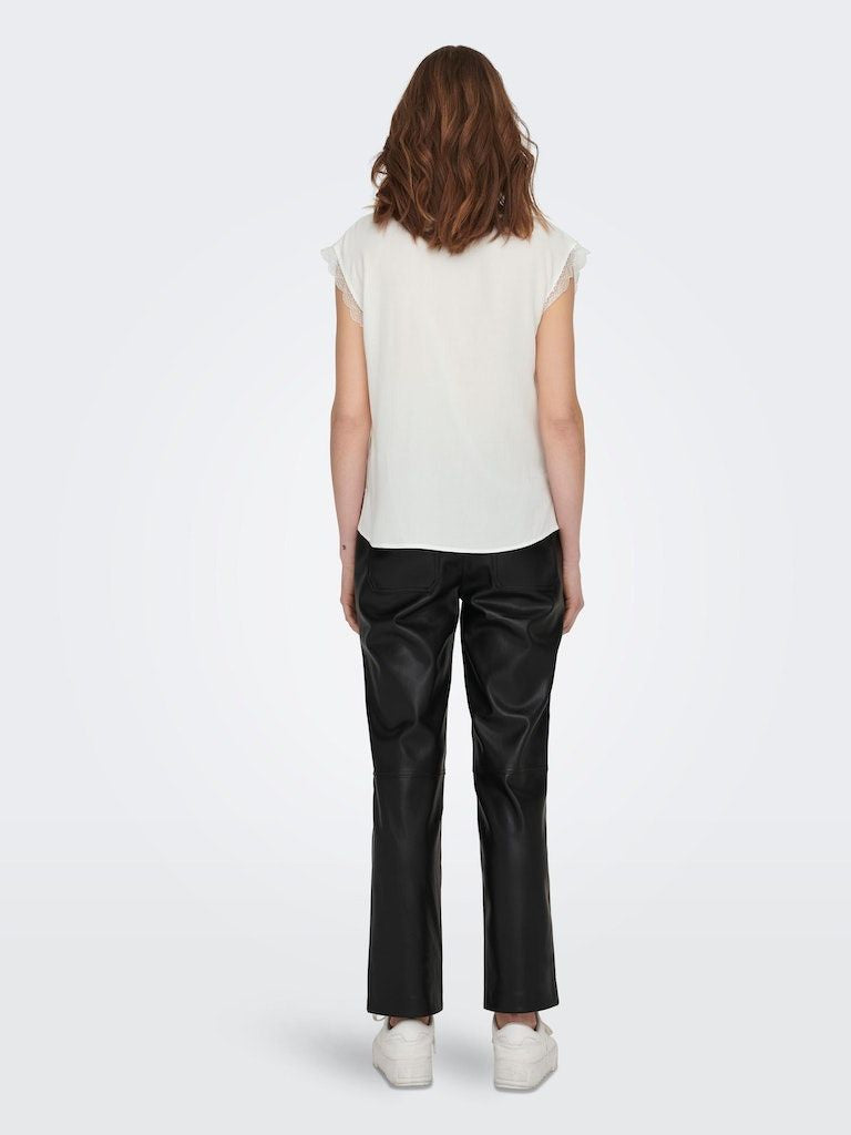 Onljasmina Fr S/S V-Neck Lace Top Ptm Cloud Dancer