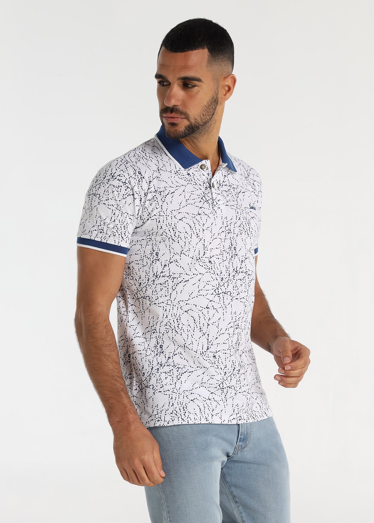 5902677
