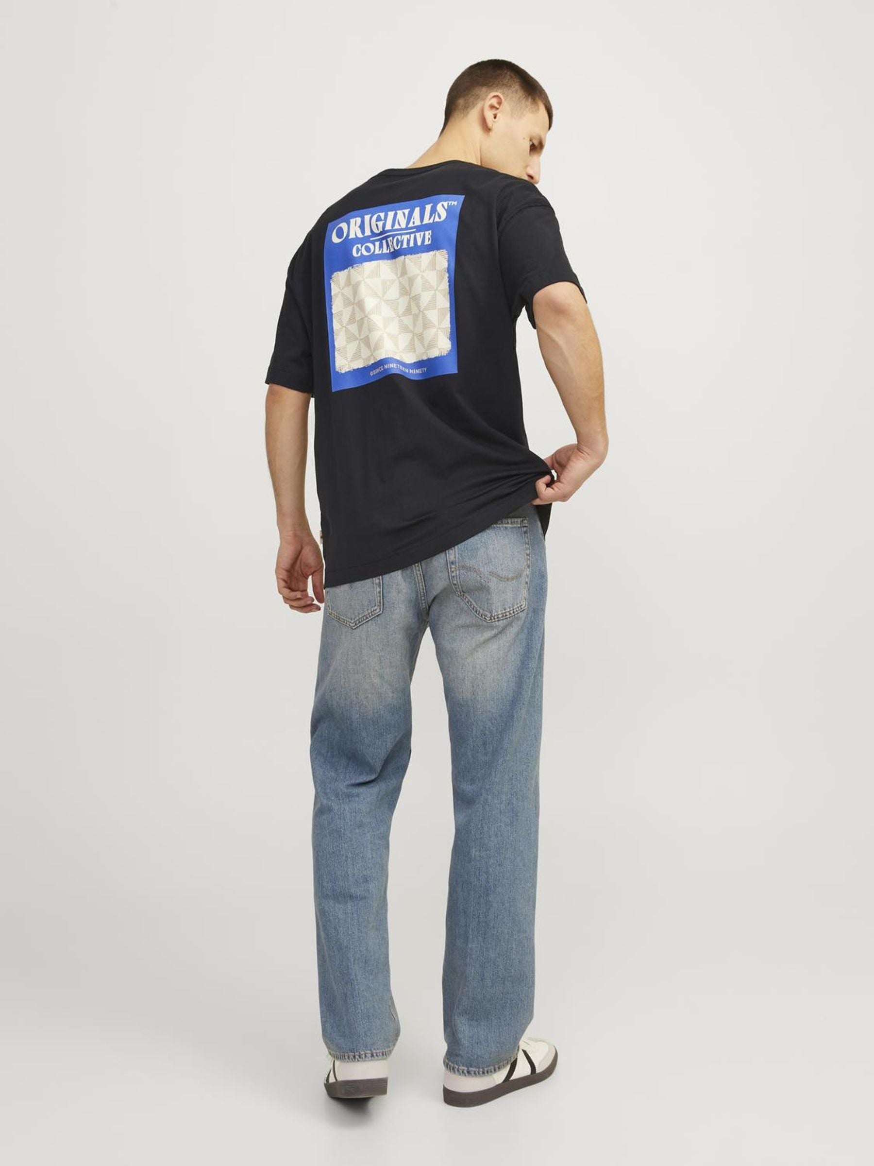 3284477