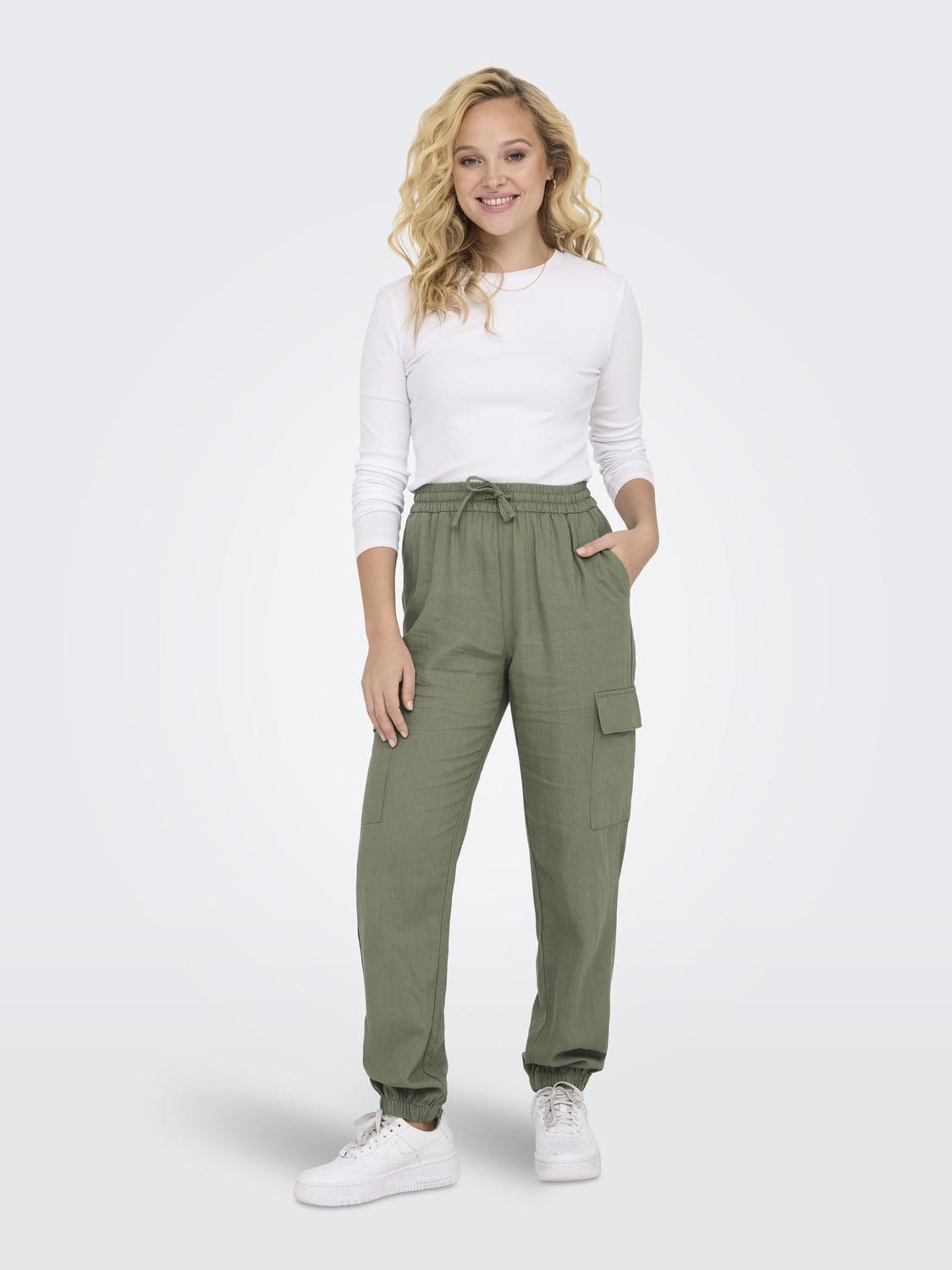Trousers ONLY Onlcaro Mw Lin Pull-Up Cargo Pnt Noos 15310987 Oil Green