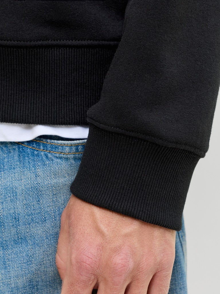 6677018