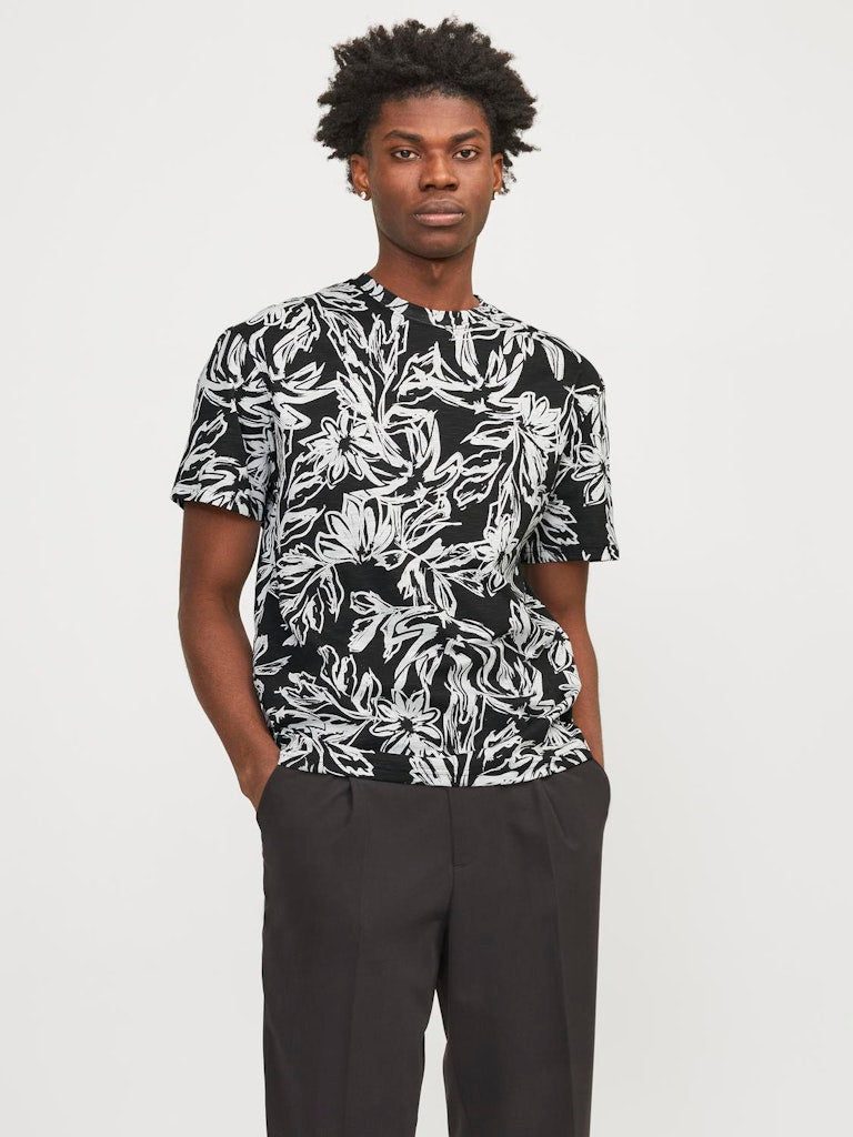 Camiseta 12250434 Jorlafayette Aop Tee Ss Crew Neck Ln Black de Jack & Jones