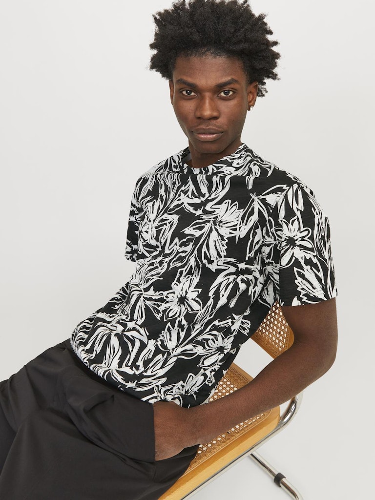 Camiseta 12250434 Jorlafayette Aop Tee Ss Crew Neck Ln Black de Jack & Jones