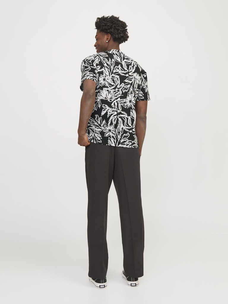 Camiseta 12250434 Jorlafayette Aop Tee Ss Crew Neck Ln Black de Jack & Jones