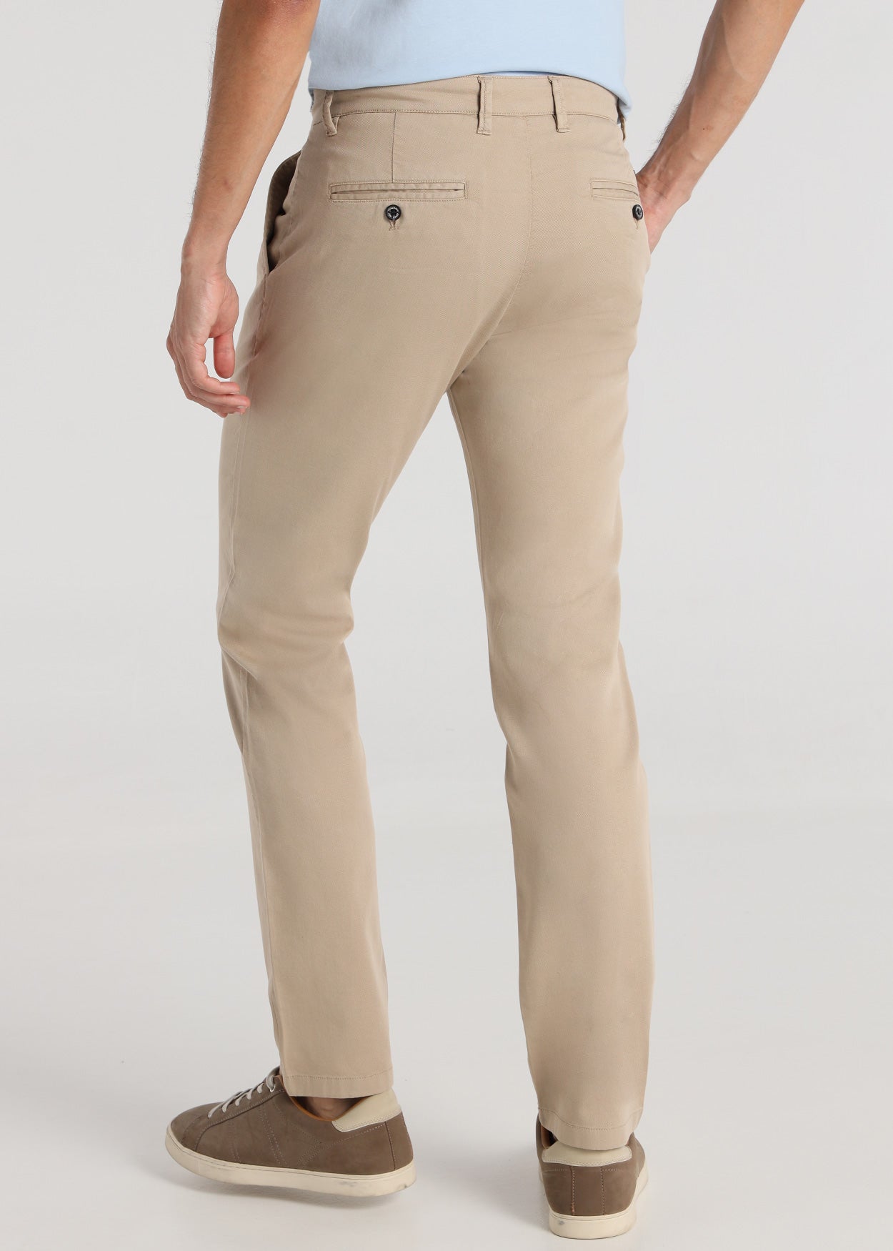 Pantalon Chino Tiro Regular Medio  Estructura  Tejido  Bendorff 803205546204