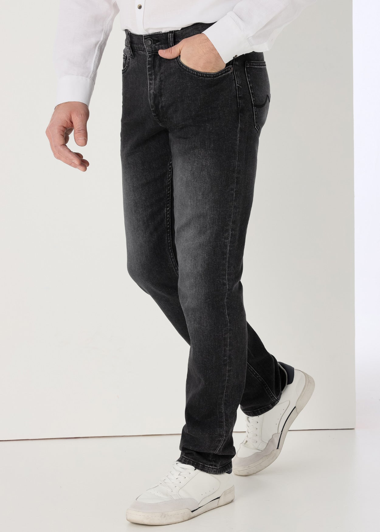 Jeans Regular Tiro Medio Grey Wash Trutemp 365 Six Valves 500101415996