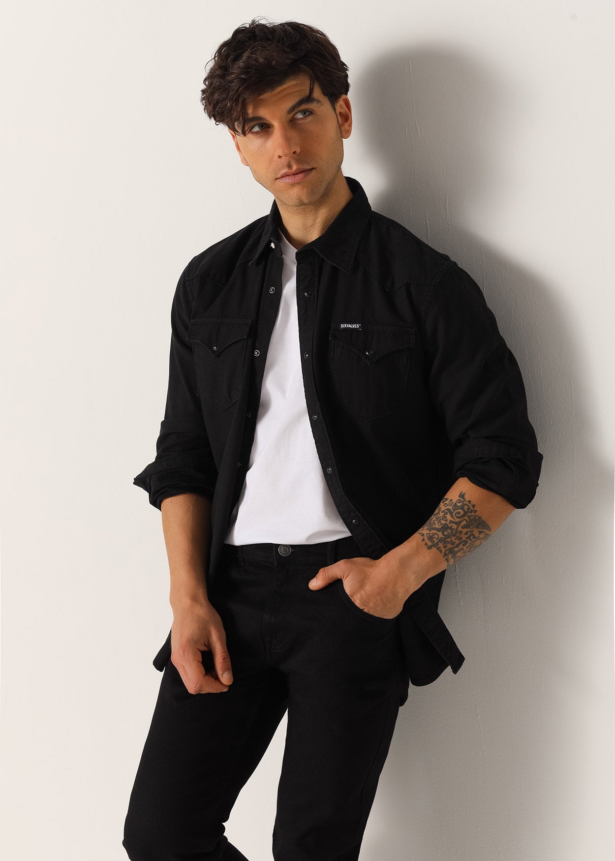 Jeans Cintura Media Slim Tiro Medio   Premium Black Wash 999