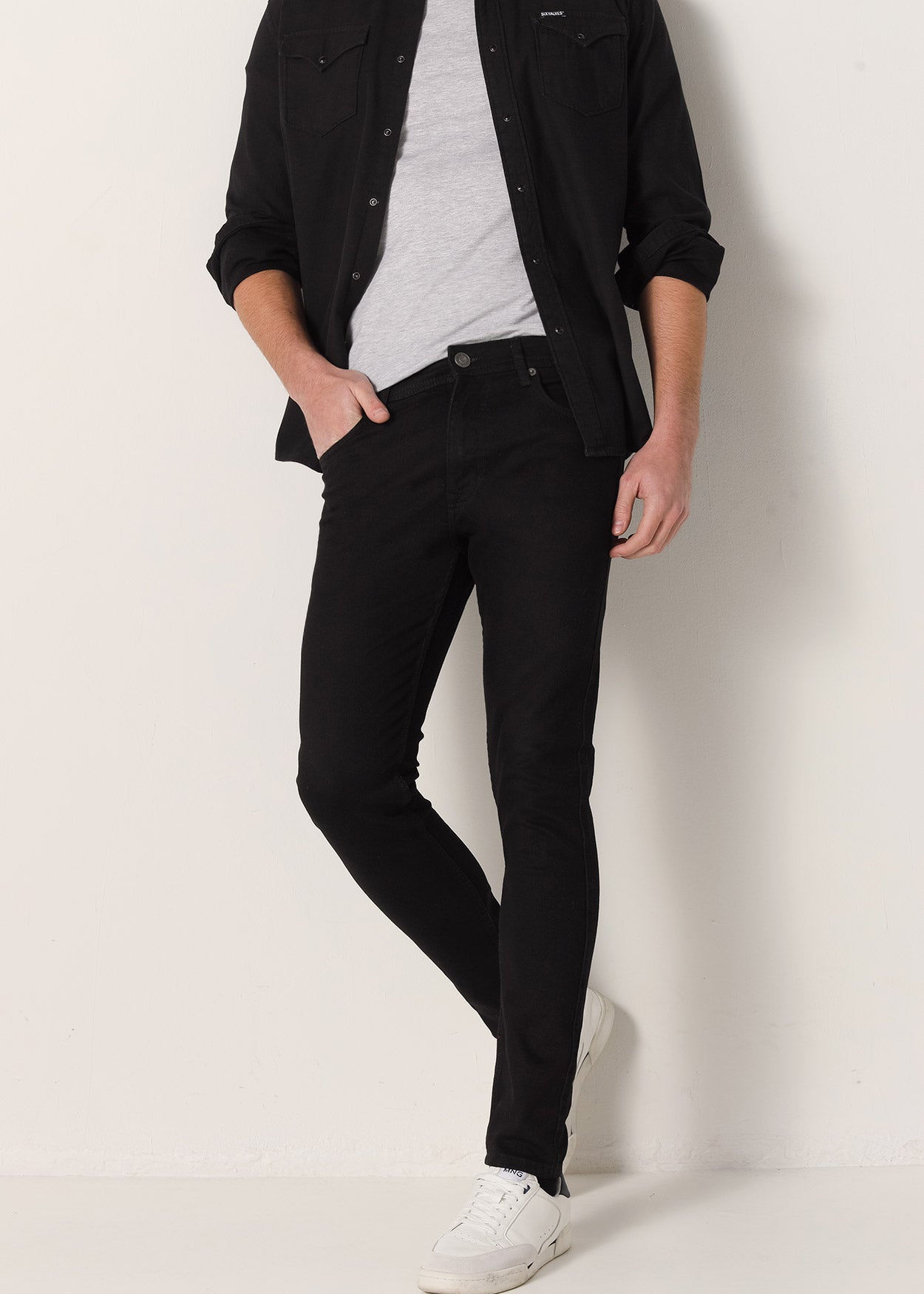 Jeans Cintura Media Skinny Tiro Medio  Black Wash 999
