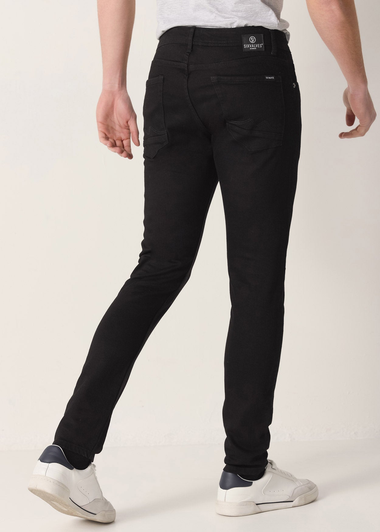 Jeans Cintura Media Skinny Tiro Medio  Black Wash 999