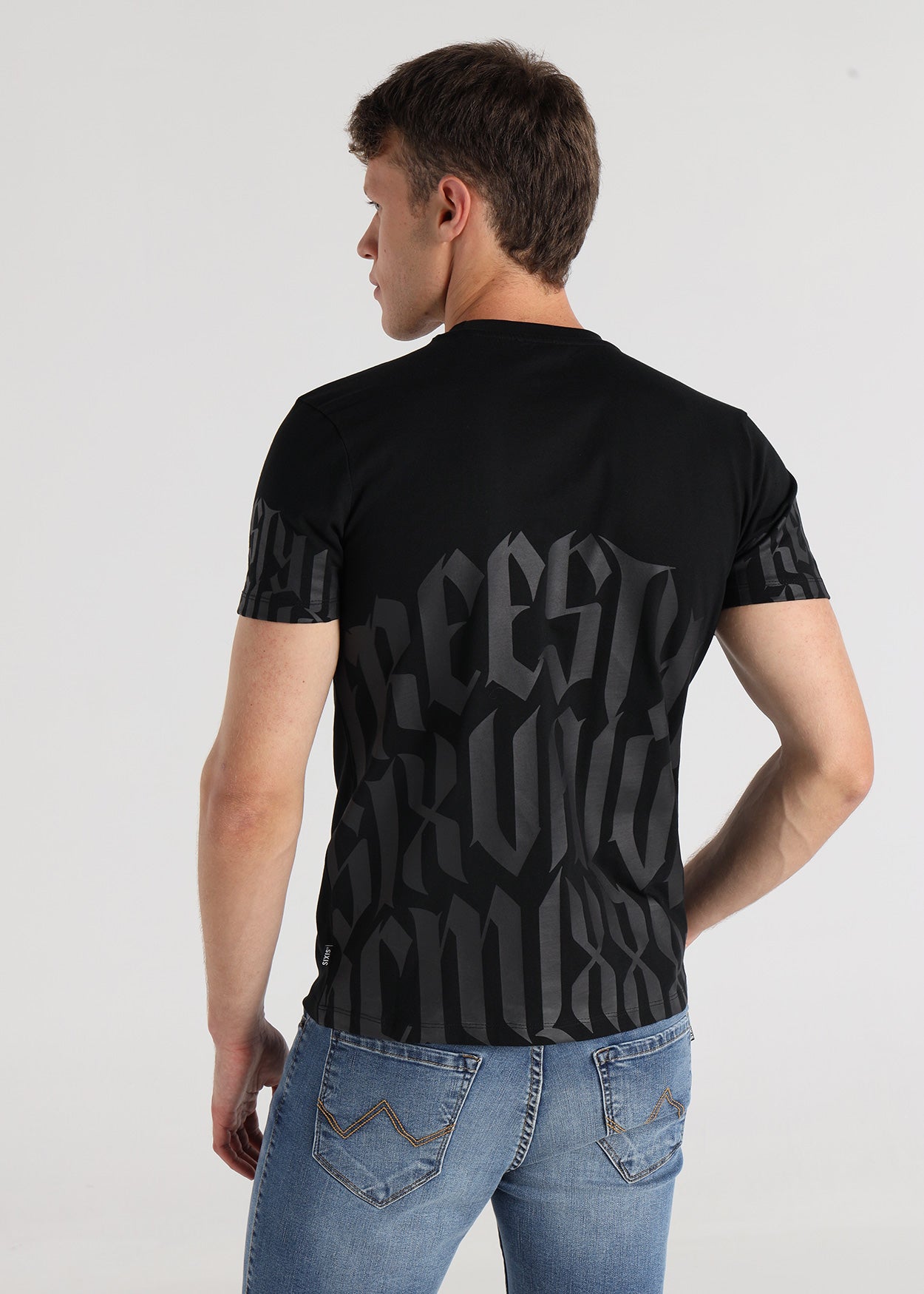 Camiseta Manga Corta Grafica En Bajo  Six Valves 551591470399