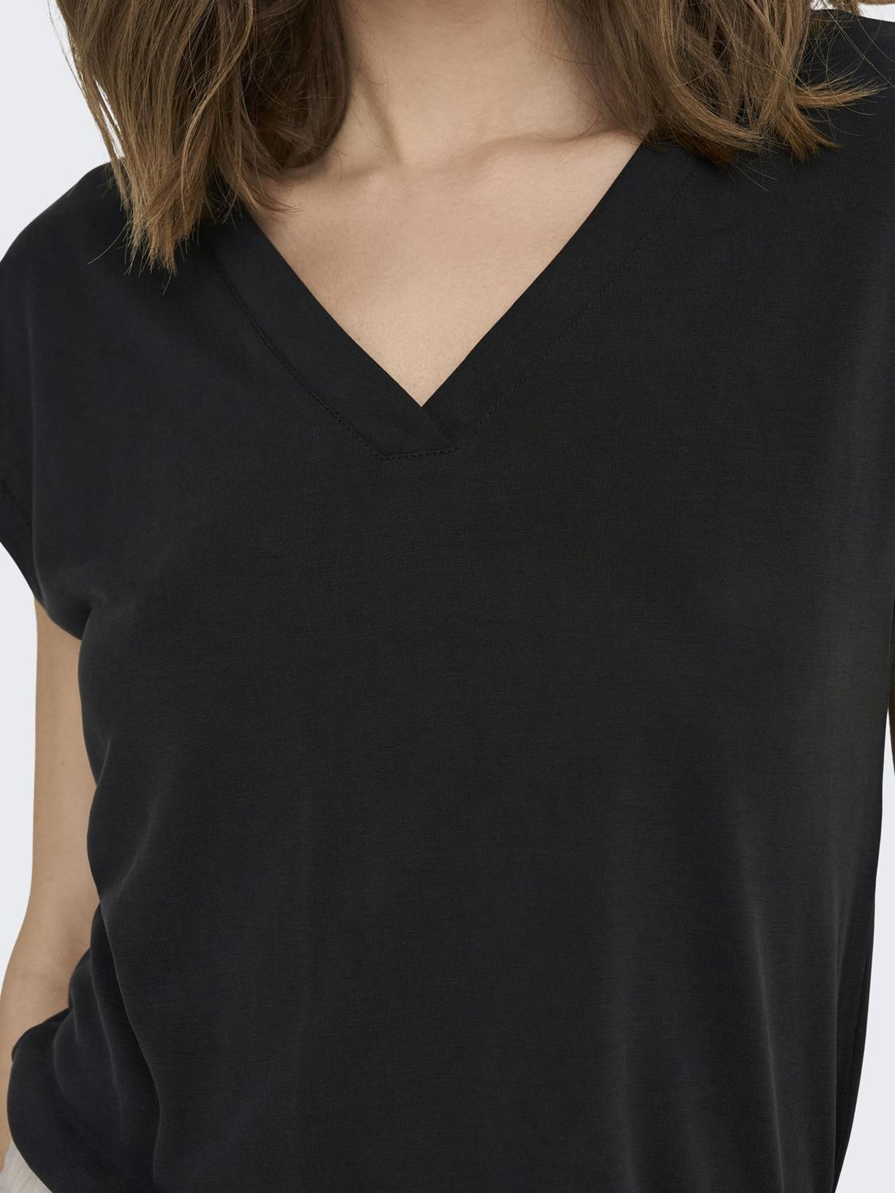 Top ONLY Onlfree Life S/S Mod.V-Neck Top Jrs Noos 15287041 Black