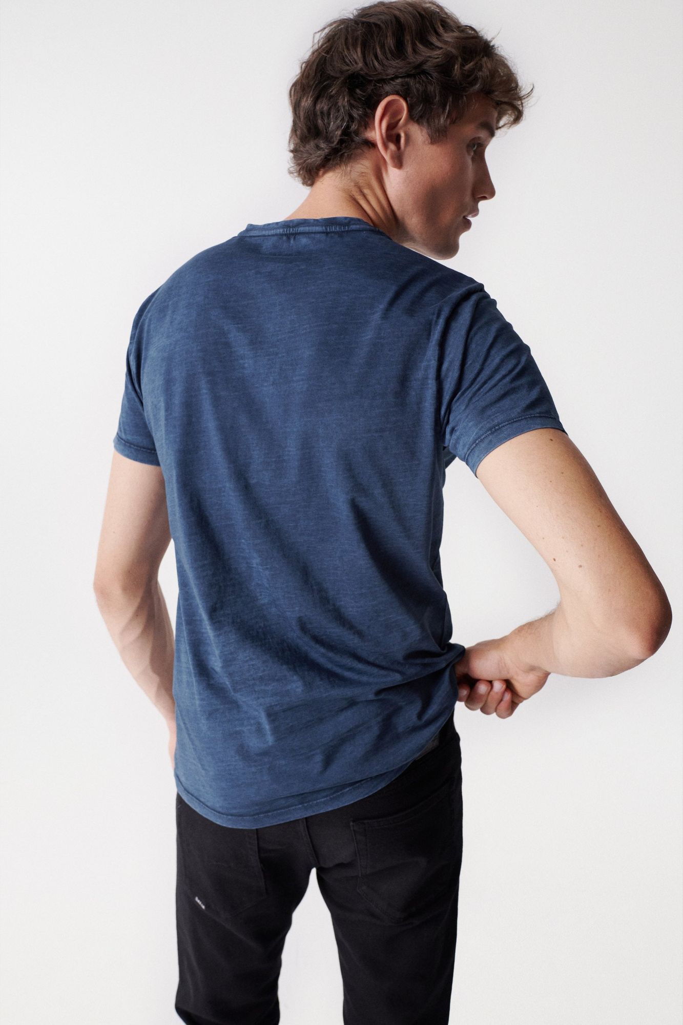 Camiseta Con Tinte Vegetal Y Bolsillo 8508 - dvjeans